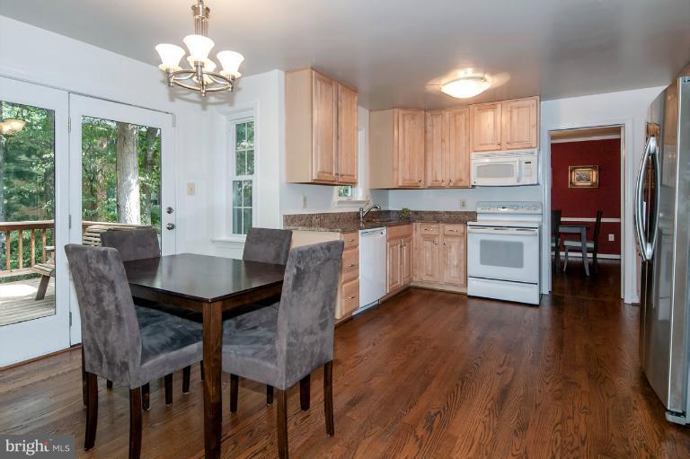 9014 Edgepark Road Vienna, VA 22182 - Photo 25 of 29 Kitchen