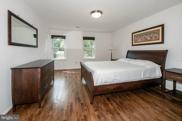 9014 Edgepark Road Vienna, VA 22182 - Photo 26 of 29 Bedroom (Master)