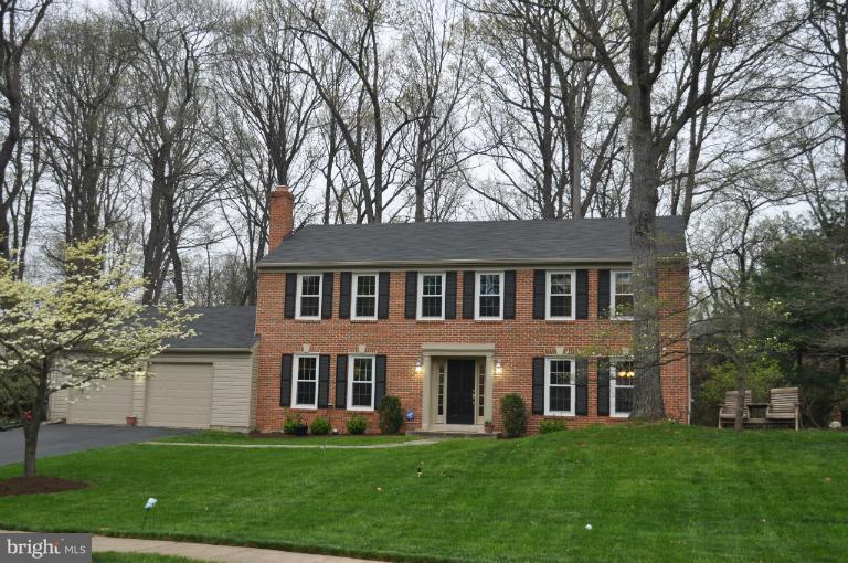 9014 Edgepark Road Vienna, VA 22182 - Photo 5 of 29 Exterior (Front) 3