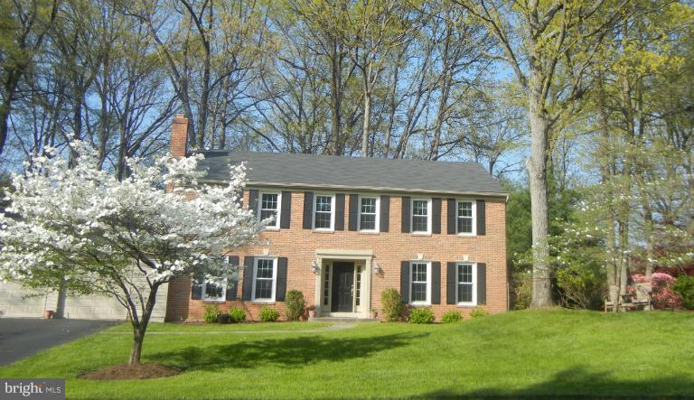 9014 Edgepark Road Vienna, VA 22182 - Photo 7 of 29 Exterior (Front)