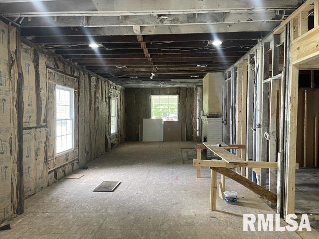 931 East Cantrell Street Decatur, IL 62521 - Photo 5 of 18