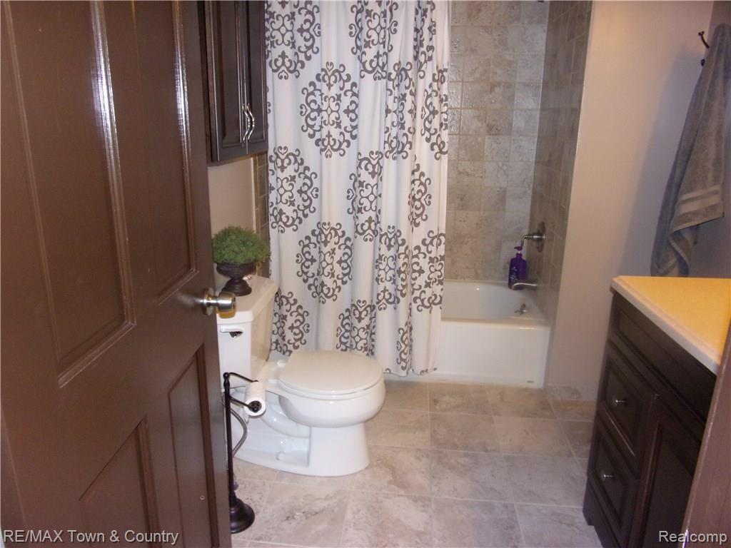 6009 Duffield Road Flushing, MI 48433 - Photo 10 of 28 106_2829.JPG