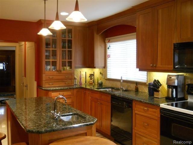 729 Washington Road Grosse Pointe, MI 48230 - Photo 4 of 13 729 WASHINGTON 014 (Small).jpg