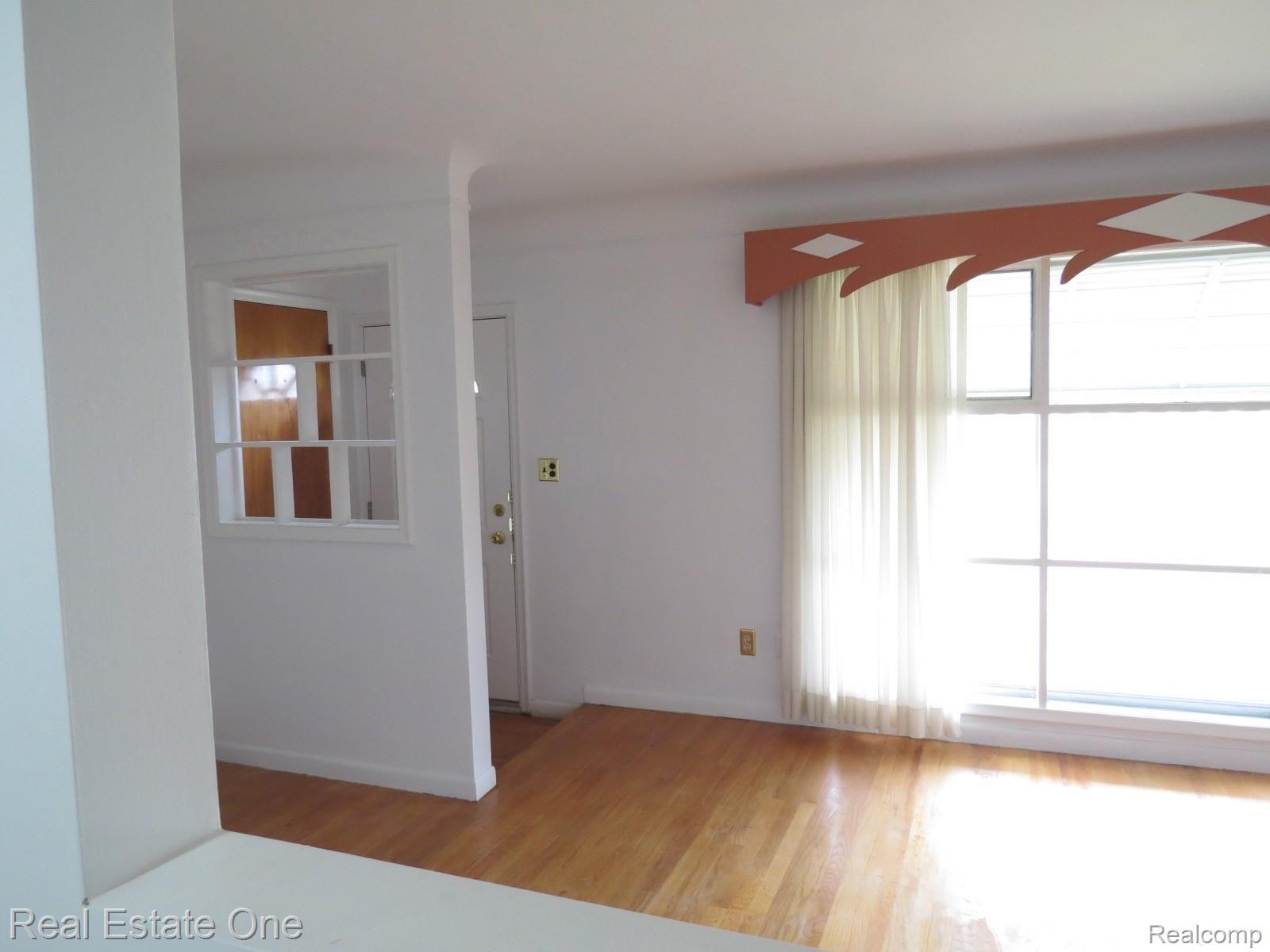 6515 Pelham Road Allen Park, MI 48101 - Photo 2 of 28 224.JPG