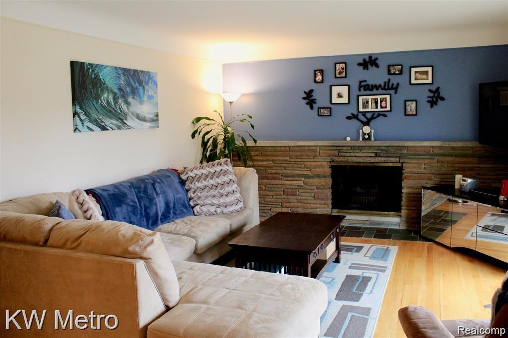 28408 Bay Tree Road Farmington Hills, MI 48334 - Photo 3 of 22