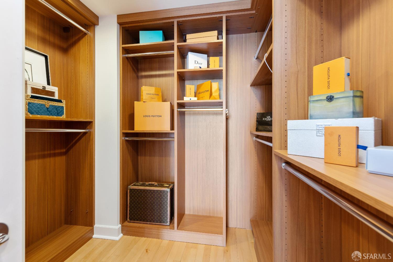 188 Minna, Unit 24A San Francisco, CA 94105 - Photo 18 of 43 a kitchen with a refrigerator and a stove