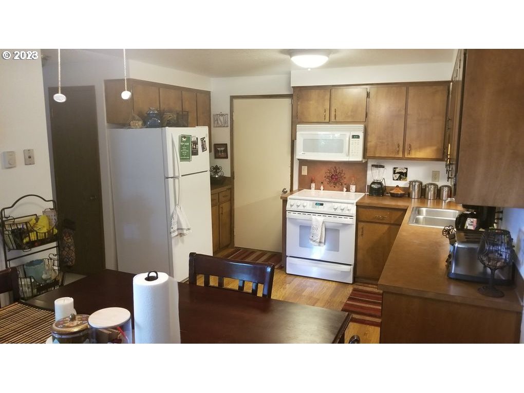 3805-3807 E Street Springfield, OR 97478 - Photo 9 of 16 Gallery Image 9