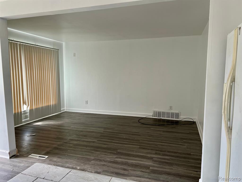 8614 Robson Street Detroit, MI 48228 - Photo 4 of 9