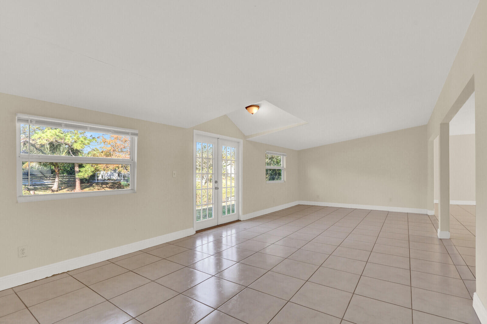 8074 Southeast River Lane Stuart, FL 34997 - Photo 12 of 43 13_Image_13_mls