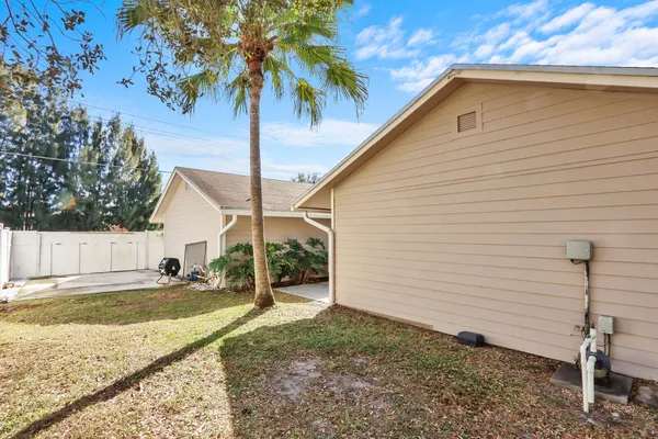 $525,000 | 8074 Southeast River Lane, Stuart, FL 34997