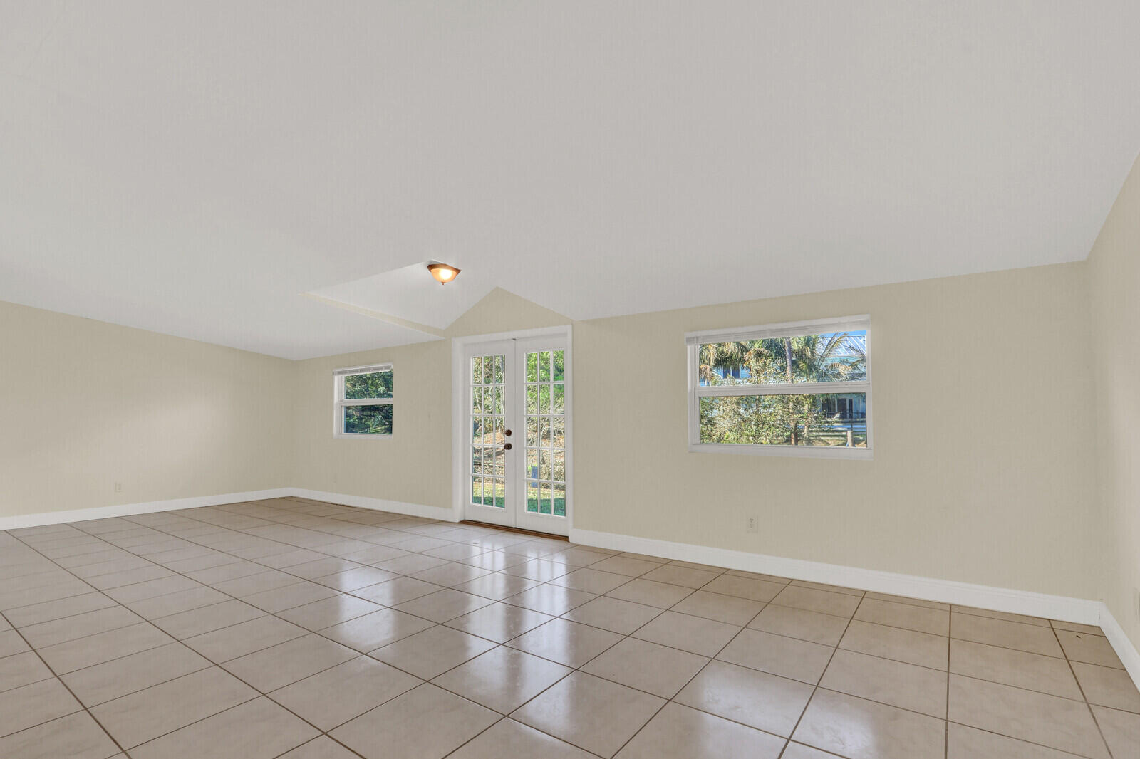 8074 Southeast River Lane Stuart, FL 34997 - Photo 9 of 43 10_Image_10_mls