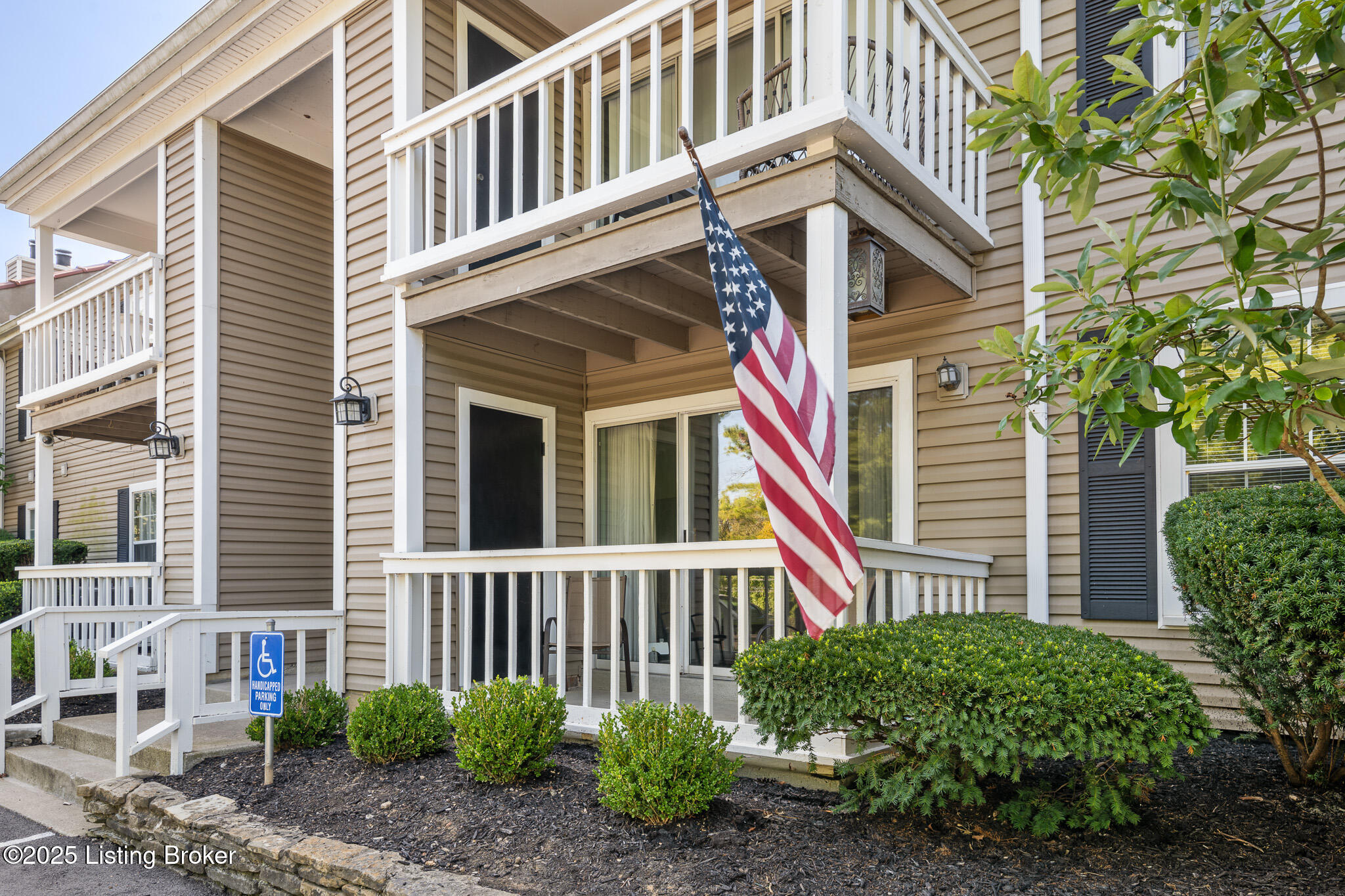 410 Mockingbird Valley Road, Unit 50 Louisville, KY 40207 - Photo 1 of 35 410 Mockingbird Valley #50-3