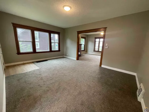 $214,900 | 1118 Mechanic Street, Emporia, KS 66801