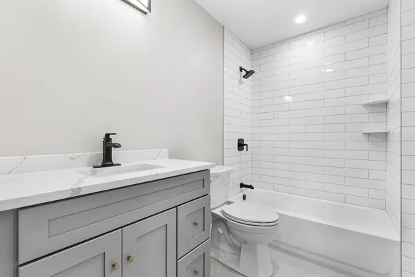 $999,999 | 43 High Street, Unit B, Gloucester, MA 01930