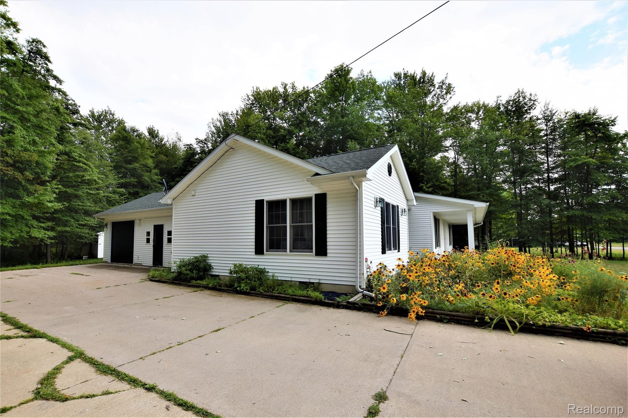 9901 Marshall Road Birch Run, MI 48415 - Photo 6 of 35 DSC_0087 (2).JPG
