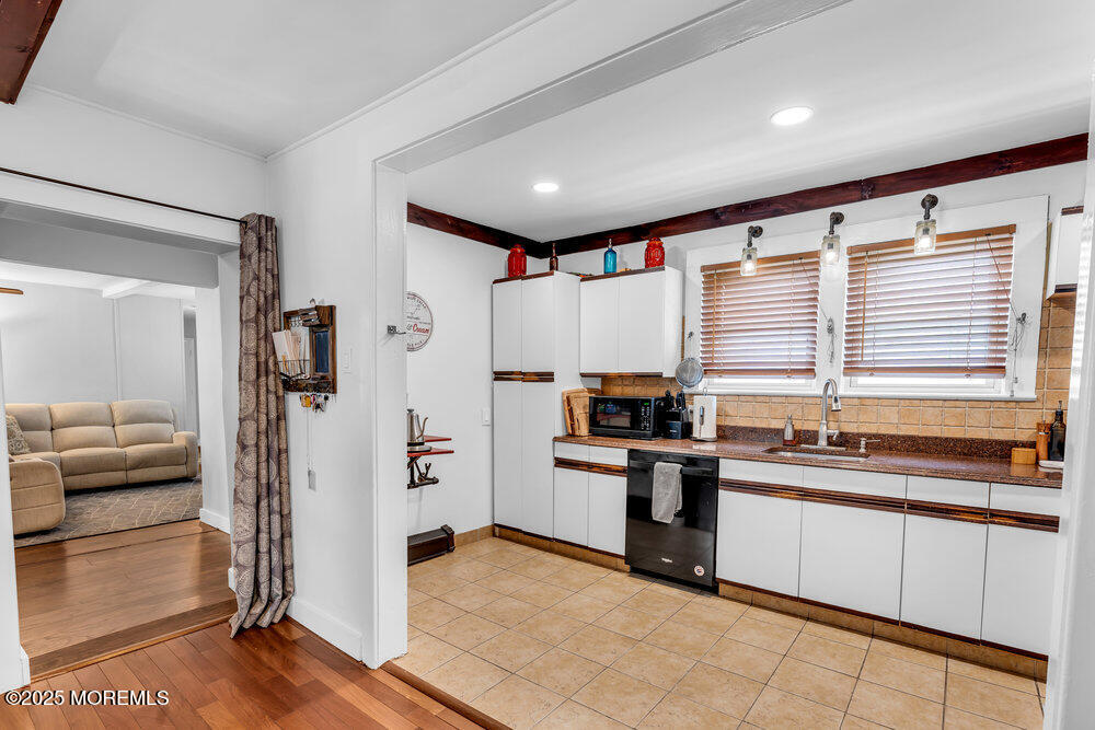 908 Green Grove Road Neptune, NJ 07753 - Photo 10 of 37 014_dsc01972_909