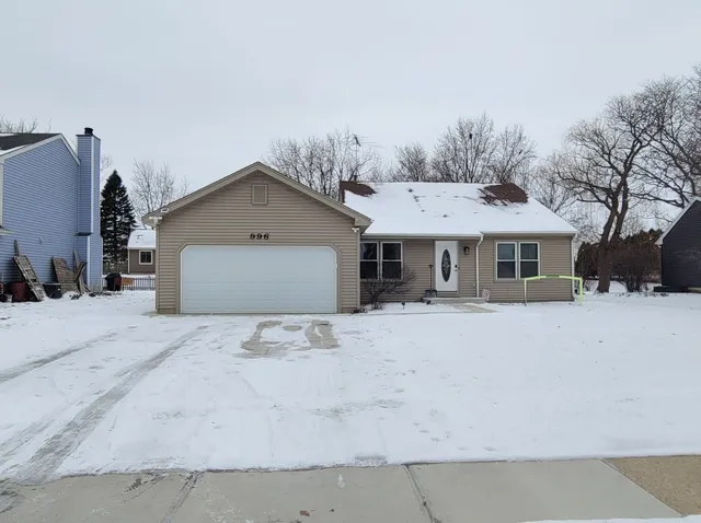 $2,800 | 996 Hawthorne Drive, Crystal Lake, IL 60014
