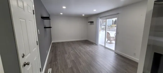 $2,800 | 996 Hawthorne Drive, Crystal Lake, IL 60014