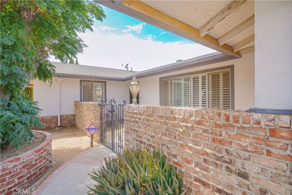 56320 Tamarisk Court Yucca Valley, CA 92284 - Photo 11 of 46 a front view of a house with outdoor seating