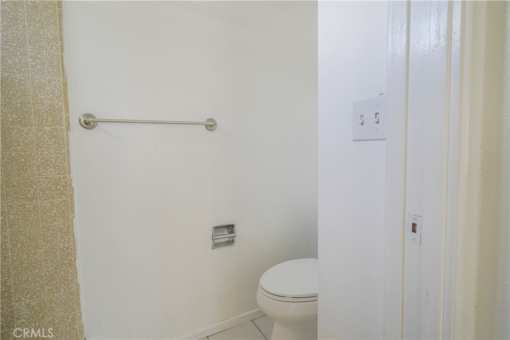 56320 Tamarisk Court Yucca Valley, CA 92284 - Photo 25 of 46 a white toilet sitting next to a shower