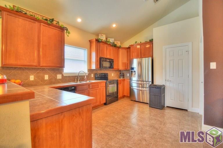 2001 Hunters Ridge Drive Baton Rouge, LA 70816 - Photo 4 of 15 Gallery Image 4