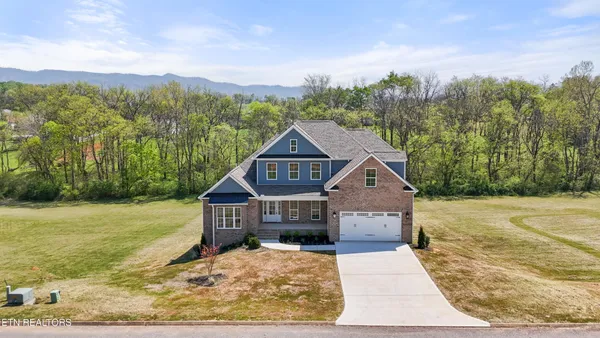 $799,900 | 630 Winding Creek Way, Walland, TN 37886