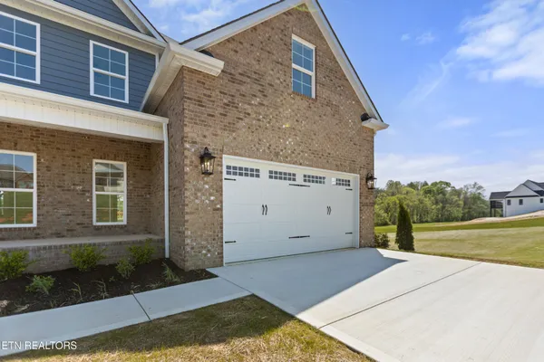 a view of a house with backyard and trees