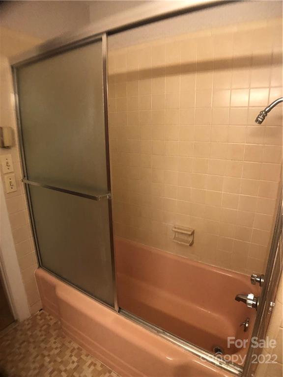 178 Skyview Ridge Rutherfordton, NC 28139 - Photo 16 of 43 a bathroom with a glass shower door