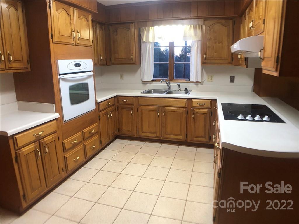 178 Skyview Ridge Rutherfordton, NC 28139 - Photo 23 of 43 a kitchen with stainless steel appliances a sink stove and cabinets