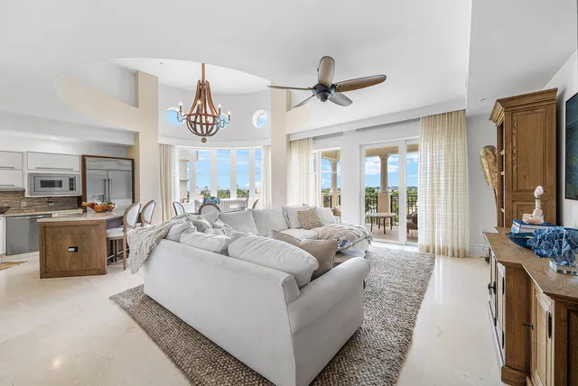 $2,100,000 | 155 South Ocean Avenue, Unit 606, Palm Beach Shores, FL 33404