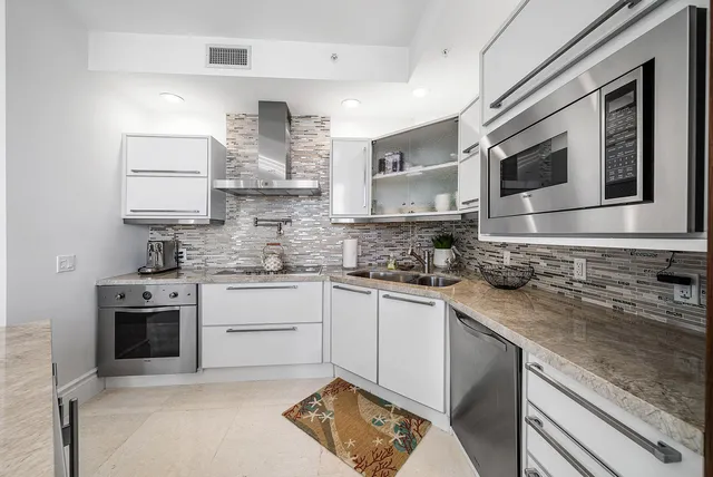 $2,100,000 | 155 South Ocean Avenue, Unit 606, Palm Beach Shores, FL 33404