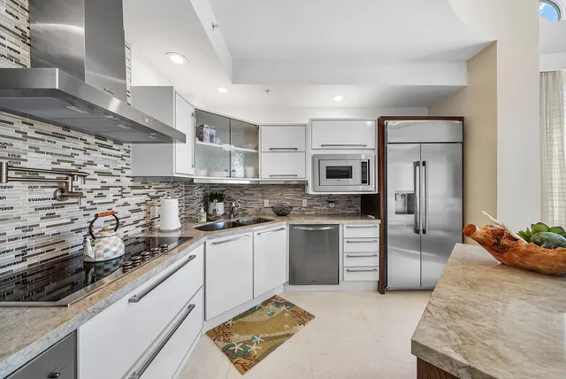 $2,100,000 | 155 South Ocean Avenue, Unit 606, Palm Beach Shores, FL 33404