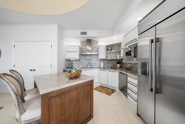 $2,100,000 | 155 South Ocean Avenue, Unit 606, Palm Beach Shores, FL 33404