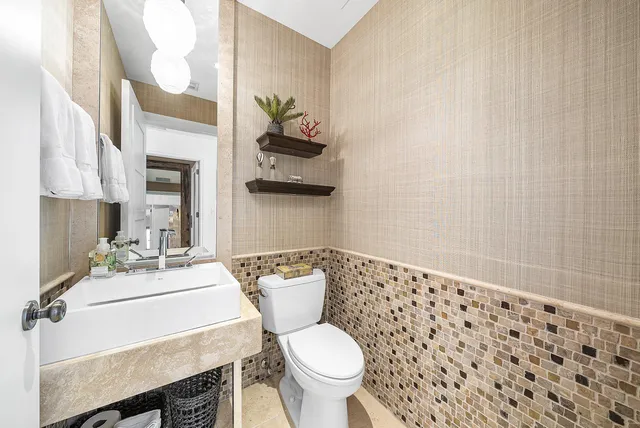 $2,100,000 | 155 South Ocean Avenue, Unit 606, Palm Beach Shores, FL 33404