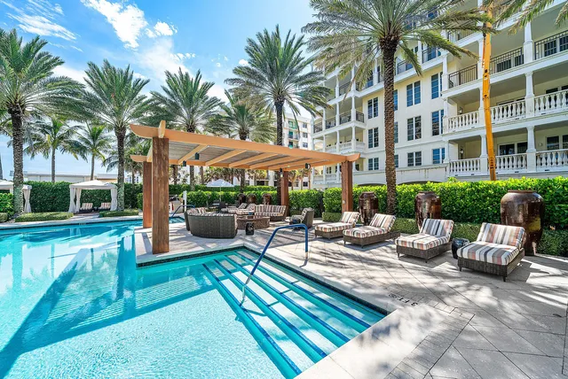 $2,100,000 | 155 South Ocean Avenue, Unit 606, Palm Beach Shores, FL 33404