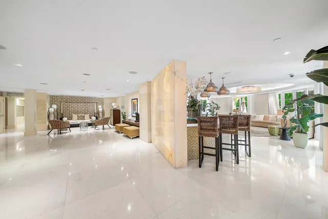 $2,100,000 | 155 South Ocean Avenue, Unit 606, Palm Beach Shores, FL 33404