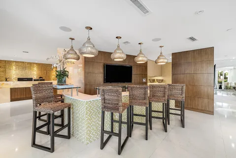 $2,100,000 | 155 South Ocean Avenue, Unit 606, Palm Beach Shores, FL 33404