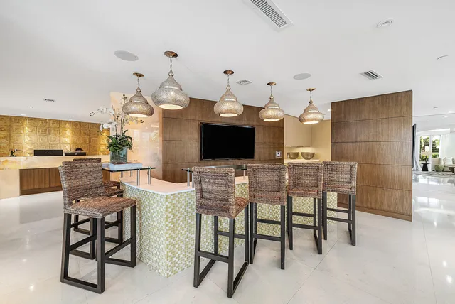 $2,100,000 | 155 South Ocean Avenue, Unit 606, Palm Beach Shores, FL 33404