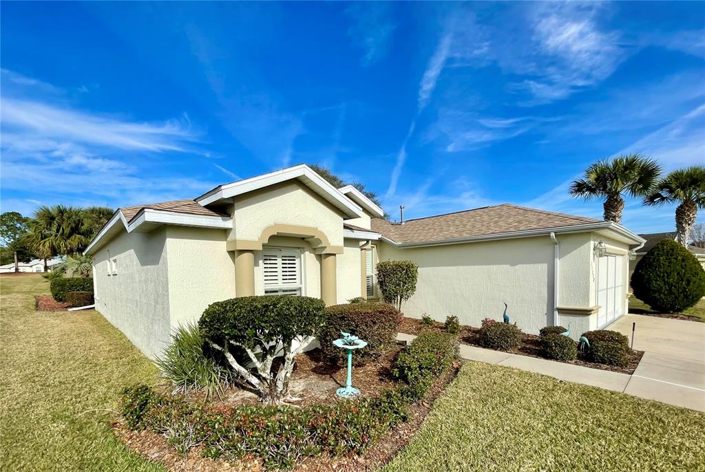 15338 Southwest 14th Avenue Road Ocala, FL 34473 - Photo 3 of 17 a front view of a house with garden