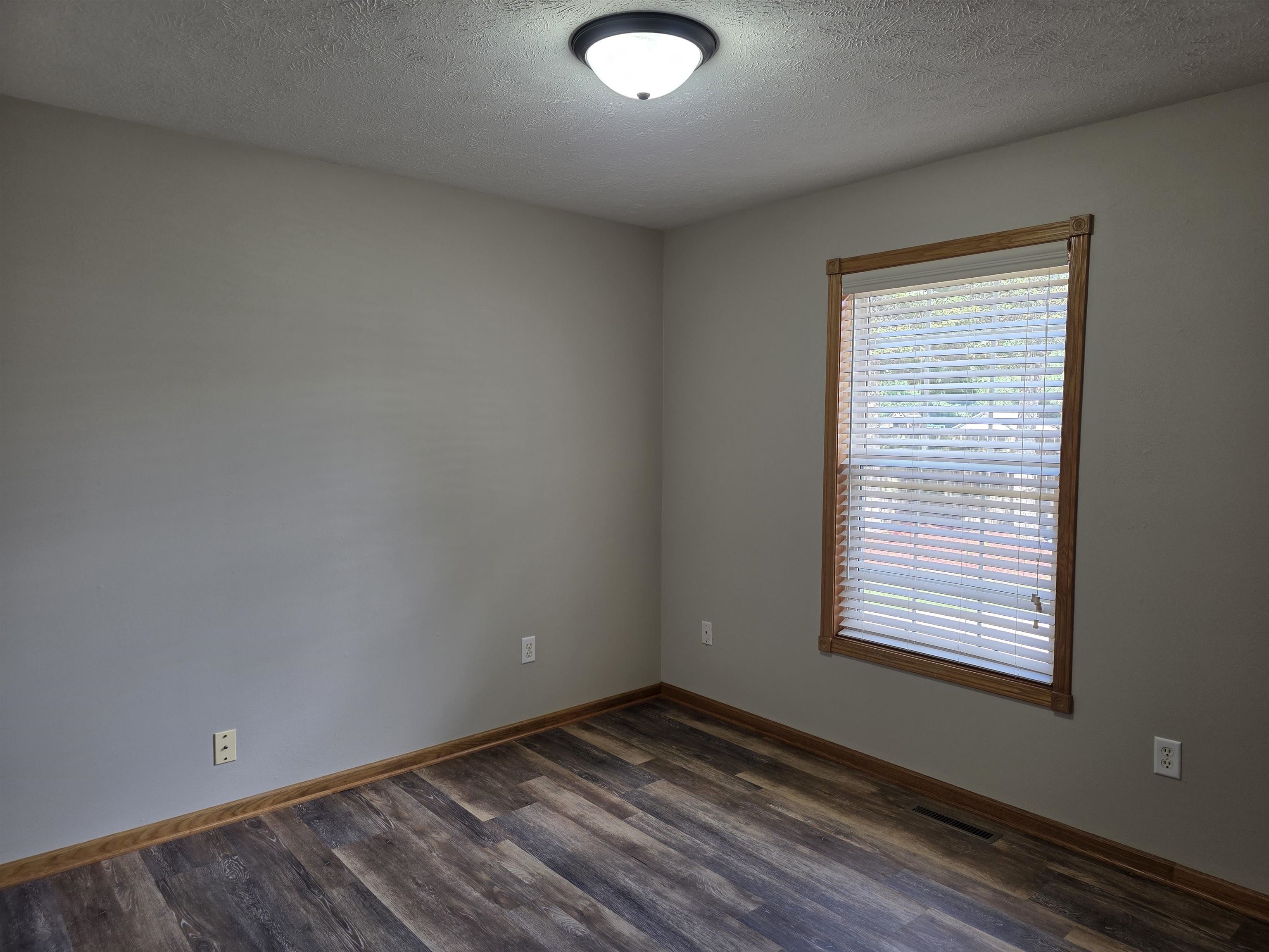 2221 Alongi Lane Beloit, WI 53511 - Photo 16 of 33