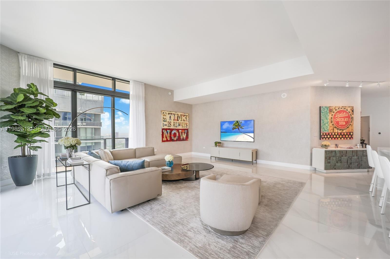 88 Southwest 7th Street, Unit 4101 Miami, FL 33130 - Photo 5 of 35 a living room with furniture and a potted plant