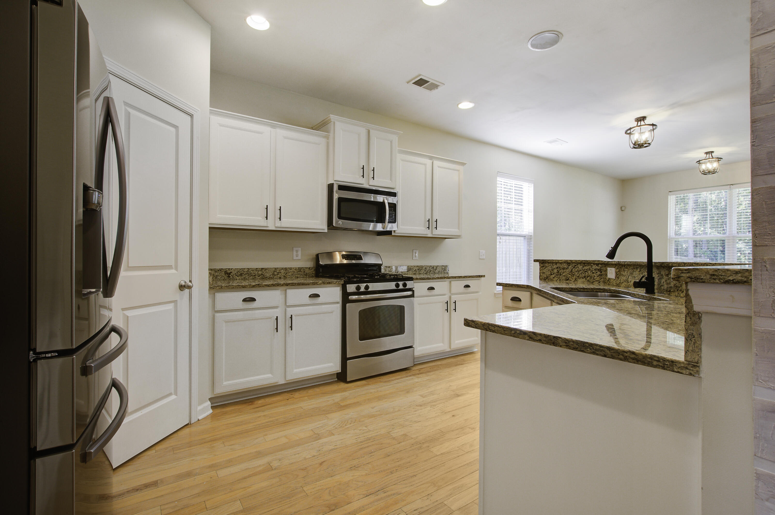 122 Royal Star Road Summerville, SC 29486 - Photo 17 of 43 122 (17)