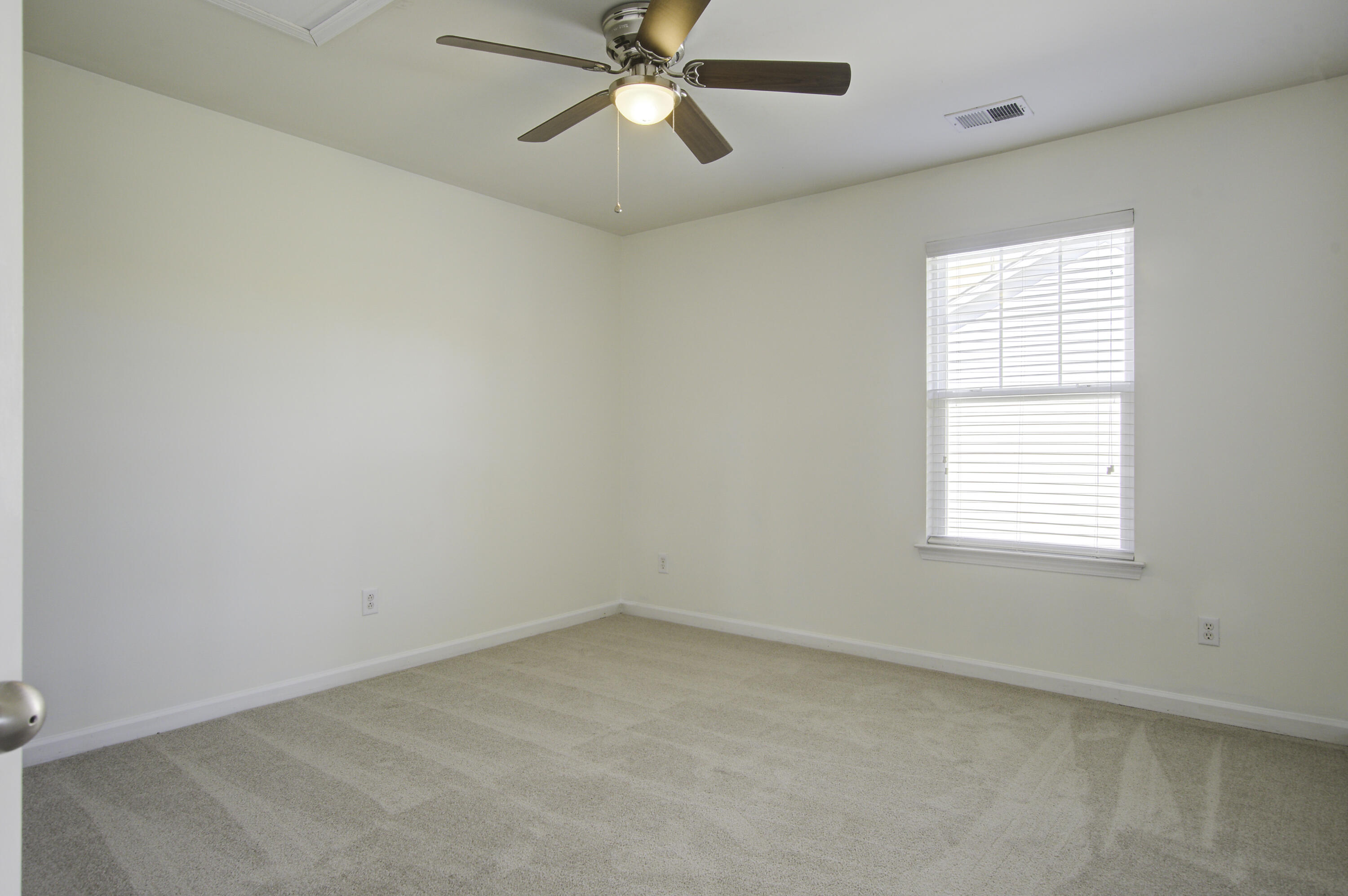 122 Royal Star Road Summerville, SC 29486 - Photo 34 of 43 122 (35)