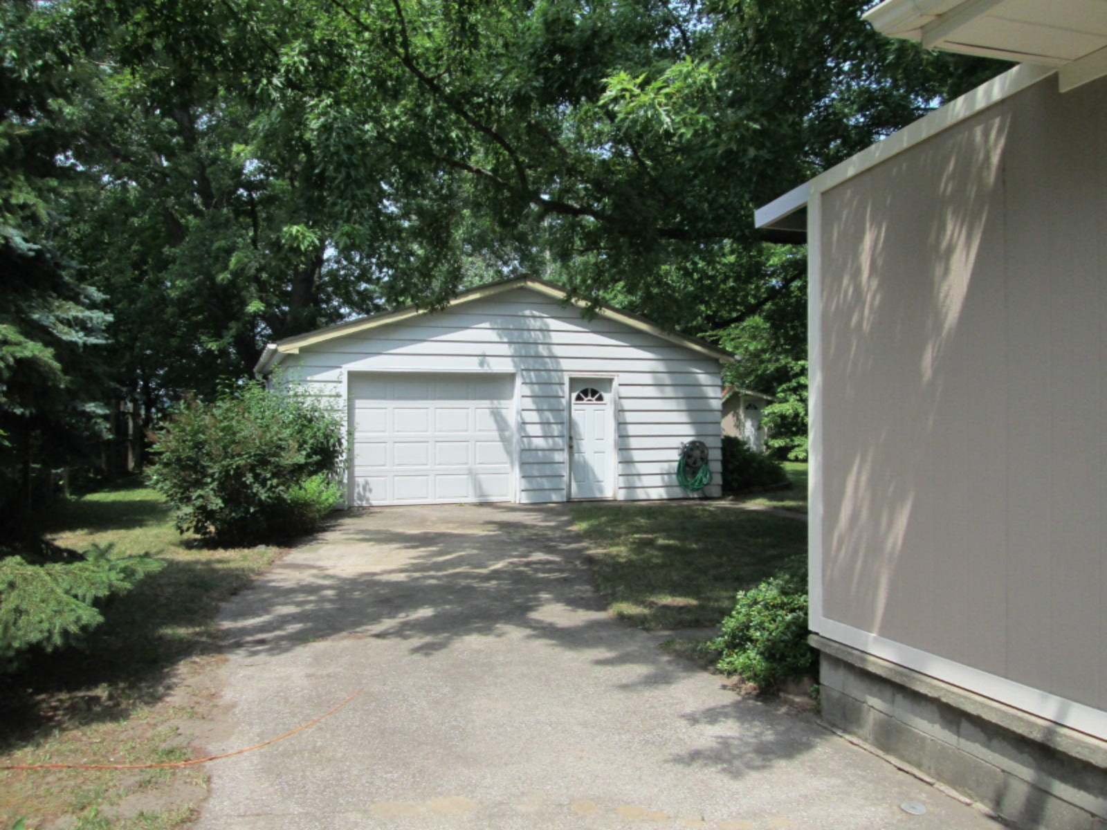 10494 California Road Bridgman, MI 49106 - Photo 4 of 28 IMG_2854