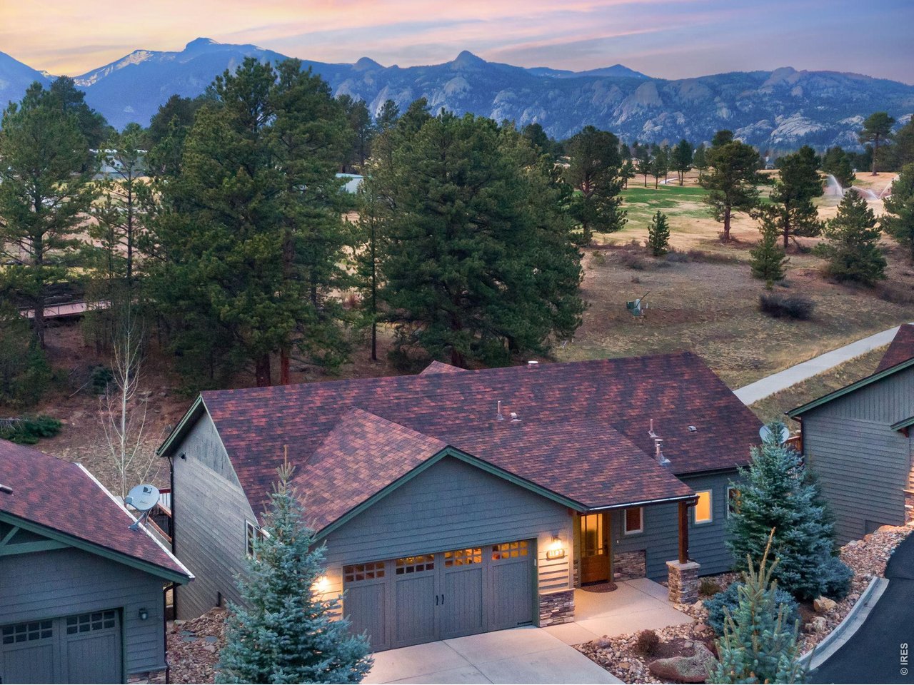 Golf course and mountain views!