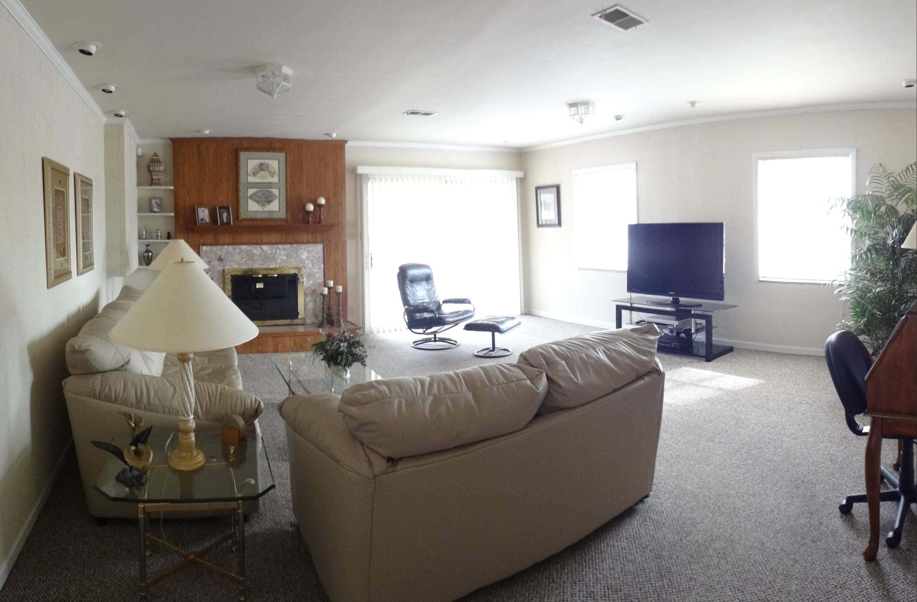 Topside-Living room
