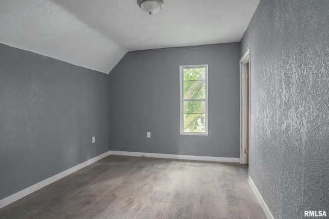 $99,900 | 617 6th Avenue South, Clinton, IA 52732