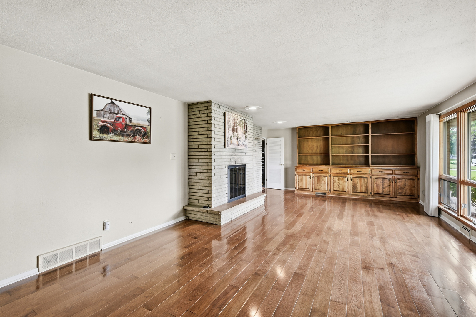 1813 West Acres Road Joliet, IL 60435 - Photo 5 of 36 Gallery Image 5