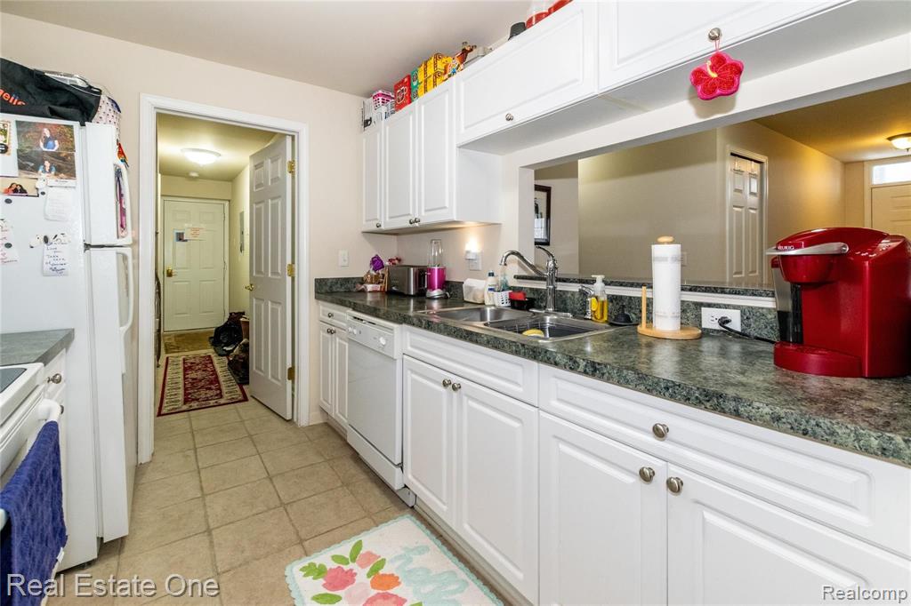 3531 Oakmonte Boulevard Rochester, MI 48306 - Photo 12 of 25