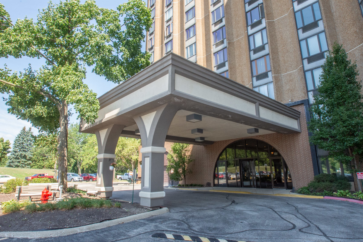 1 Renaissance Place, Unit 413 Palatine, IL 60067 - Photo 2 of 27 Gallery Image 2